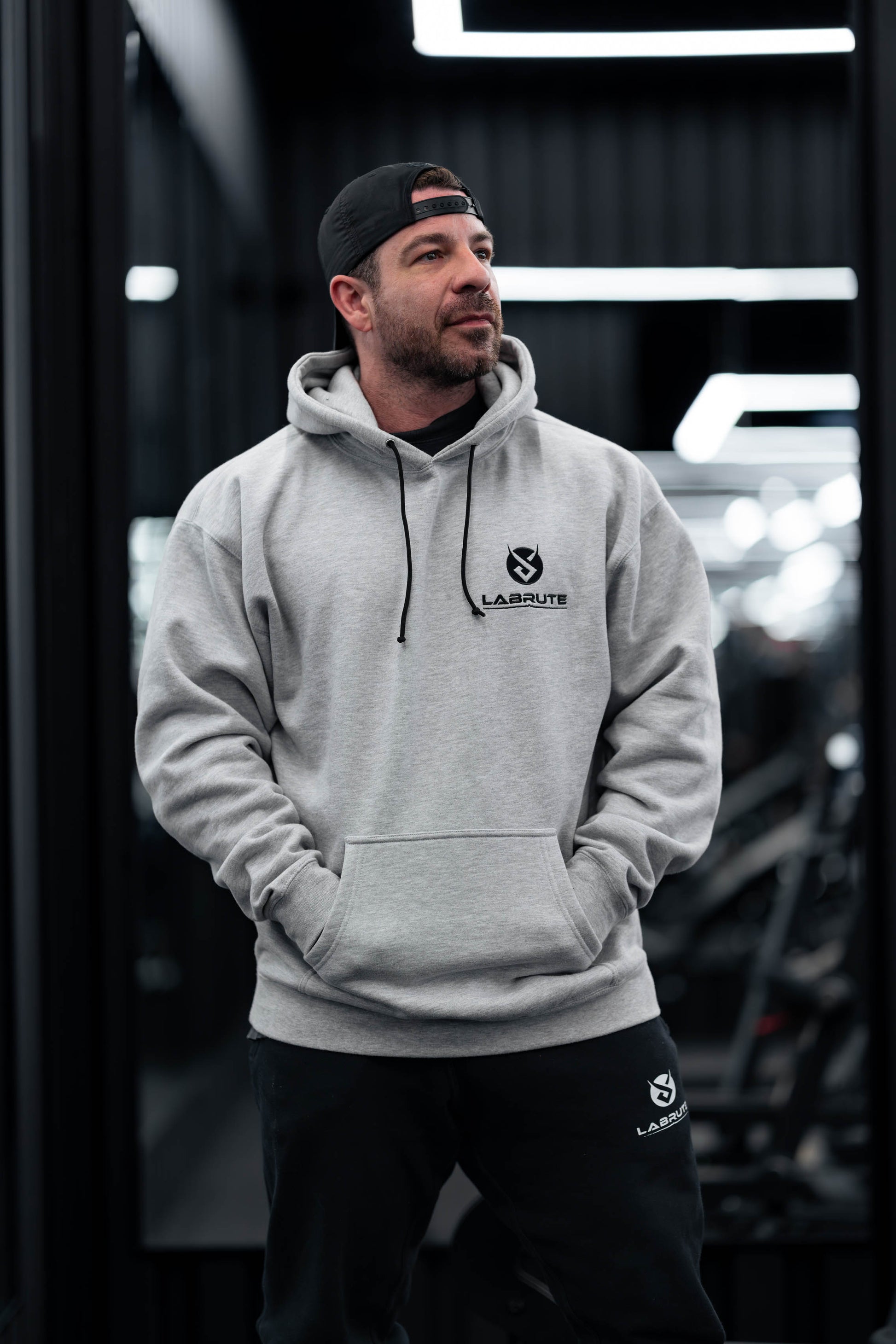 Premium sweat à capuchon gris Labrute  Graphic Power Within pour le gym ou de tous les jours, design au Canada, produit du Québec, parfait pour les bodybuilders, la musculation, power within collection, pour un fort mindset , très confortable durable doux 
 et de qualité,gray grey Labrute hoodie with black 3D embroidery for the gym or everyday, design in Canada, product from Quebec, perfect for bodybuilders, bodybuilding, power within collection, for a strong mindset, very comfortable, durable, good quality
