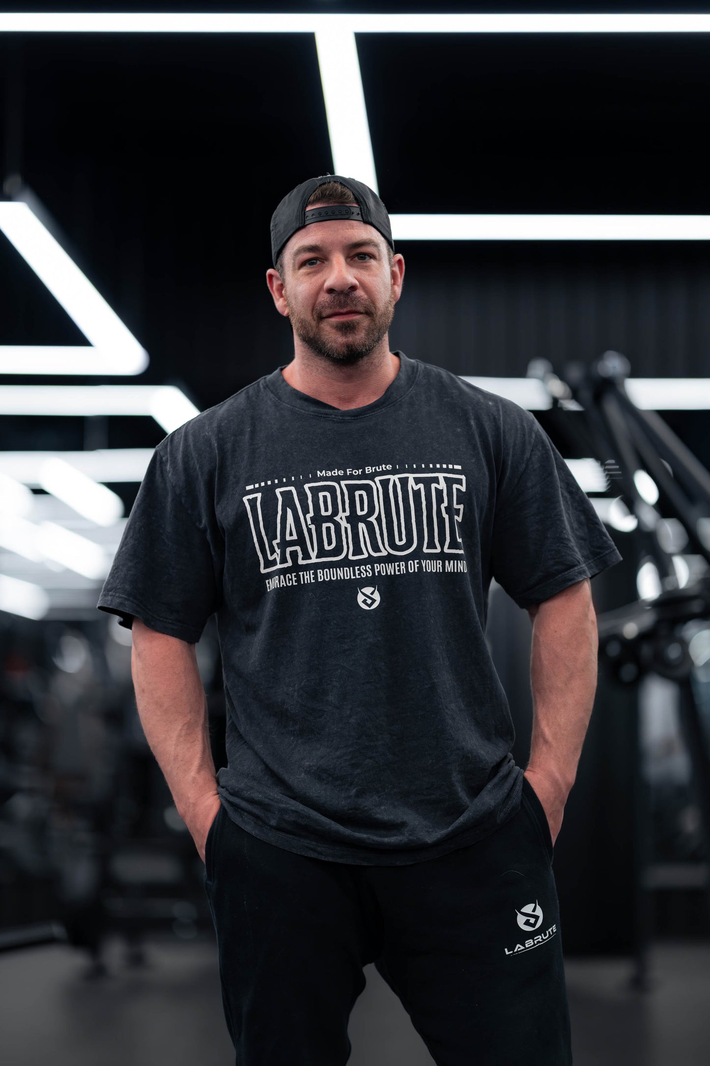 Men tshirt oversized vintage noir Labrute  pour le gym ou de tous les jours, design au Canada, produit du Québec, parfait pour les bodybuilders, la musculation, graphique style cartoon rock metal, power within collection, pour un fort mindset , très confortable durable doux et de qualité,Labrute vintage black oversized t-shirt for the gym or everyday, design in Canada, product from Quebec, perfect for bodybuilders, bodybuilding, cartoon rock metal style graphic, power within collection, for a strong mindset