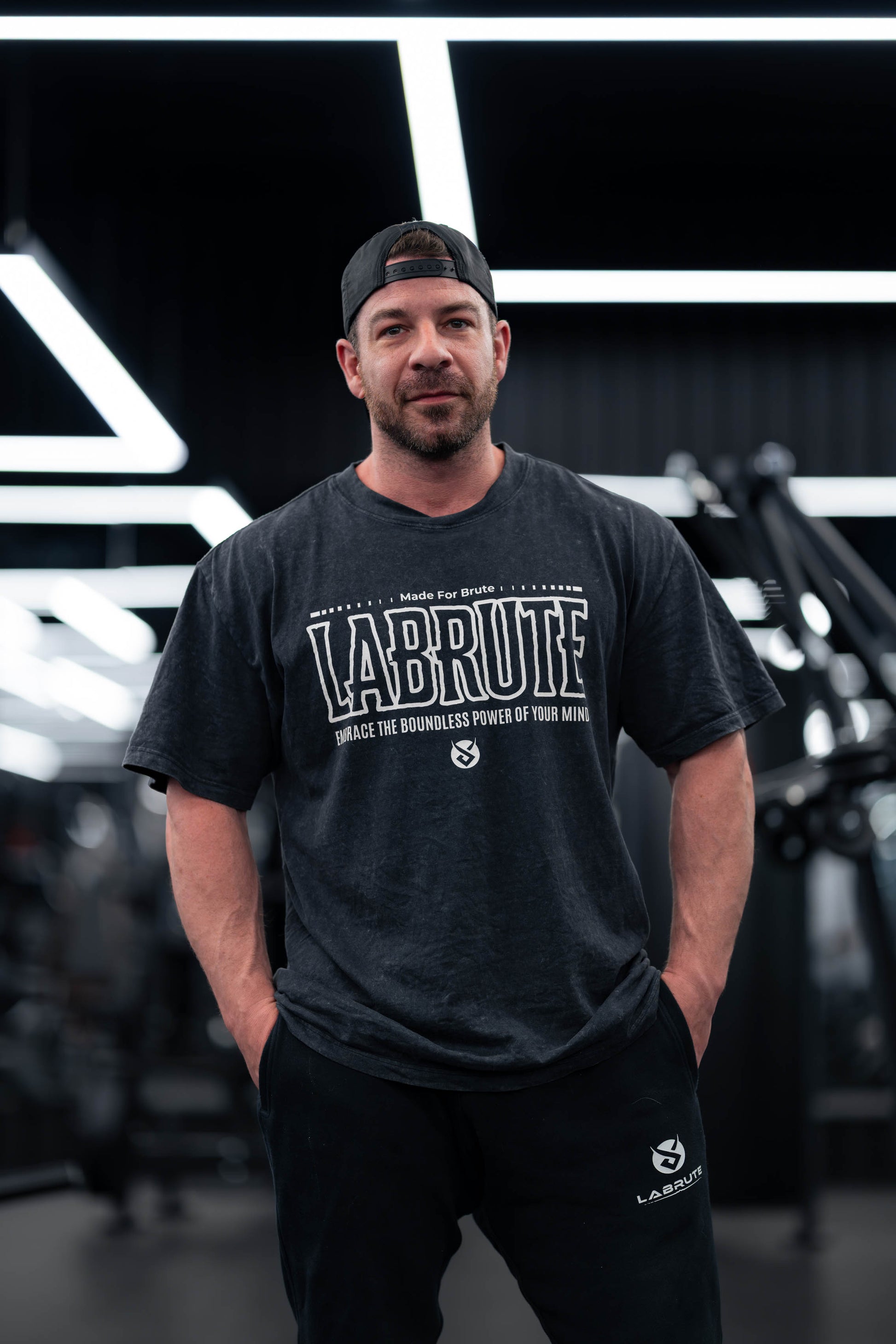 Men tshirt oversized vintage noir Labrute  pour le gym ou de tous les jours, design au Canada, produit du Québec, parfait pour les bodybuilders, la musculation, graphique style cartoon rock metal, power within collection, pour un fort mindset , très confortable durable doux et de qualité,Labrute vintage black oversized t-shirt for the gym or everyday, design in Canada, product from Quebec, perfect for bodybuilders, bodybuilding, cartoon rock metal style graphic, power within collection, for a strong mindset