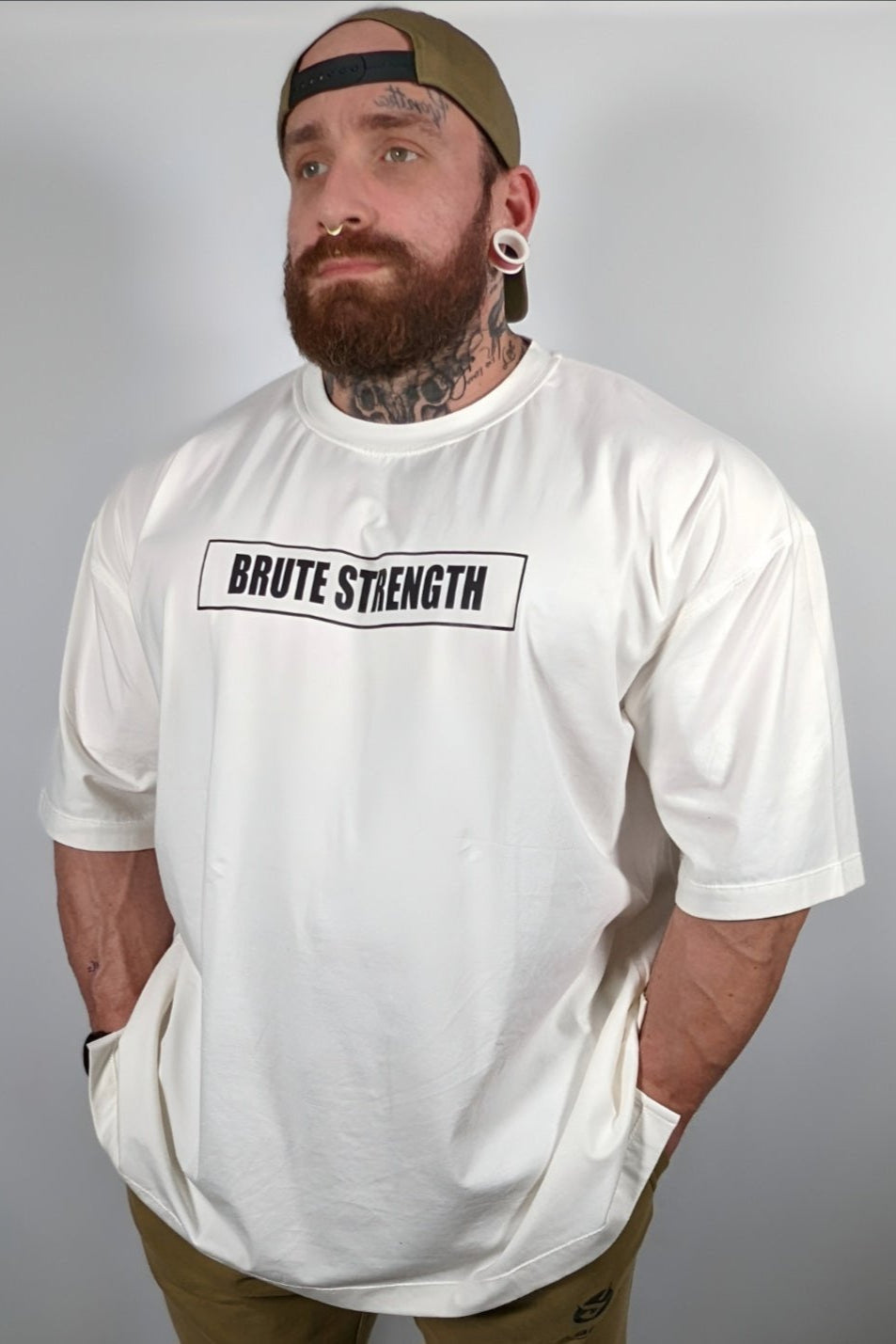 premiumwear,activewear,gymwear,apparel,athletic,bodybuilding,fitness,sport,gym,Labrute,men,man,homme,Canada,Québec,clothing,tshirt, oversize,white,blanc,large,vetement,labrutenation,labrutestrength,brutestrength,manchecourte,coton,cotton,organic,organique,brute