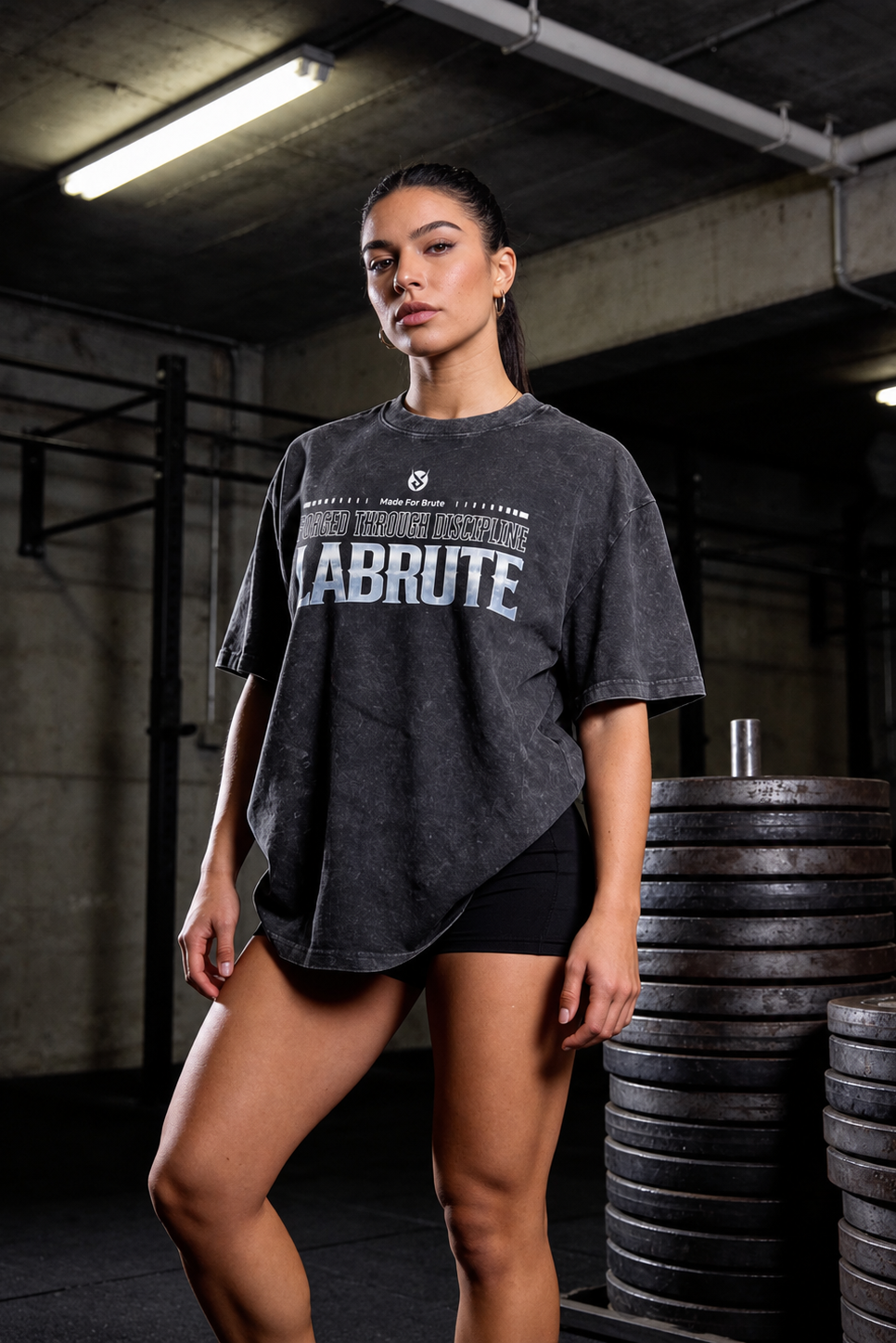 Tshirt oversized vintage noir Labrute  pour le gym ou de tous les jours, design au Canada, produit du Québec, parfait pour les bodybuilders, la musculation, graphique style cartoon rock metal, power within collection, pour un fort mindset , très confortable durable doux et de qualité,Labrute vintage black oversized t-shirt for the gym or everyday, design in Canada, product from Quebec, perfect for bodybuilders, bodybuilding, cartoon rock metal style graphic, power within collection, for a strong mindset