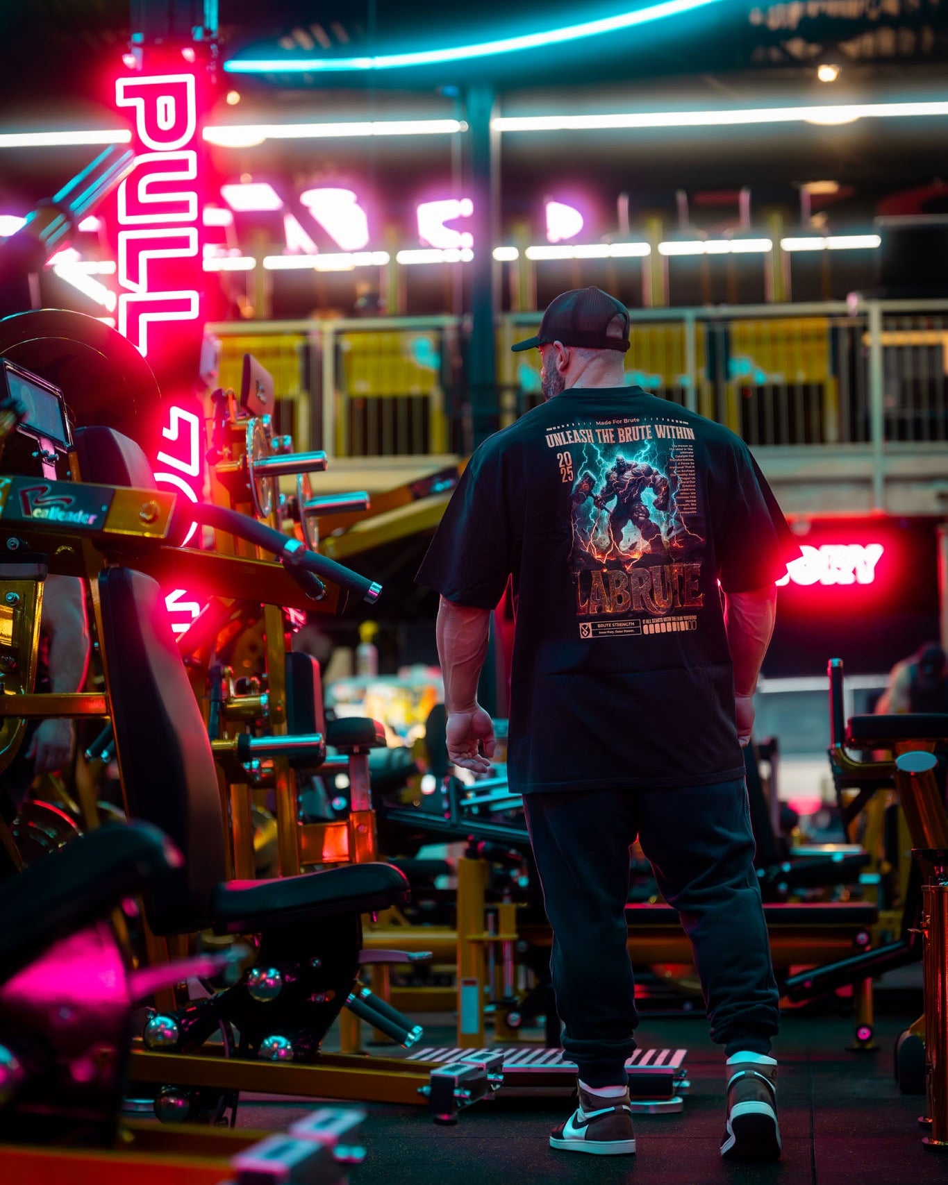 Men tshirt oversized vintage noir Labrute  pour le gym ou de tous les jours, design au Canada, produit du Québec, parfait pour les bodybuilders, la musculation, graphique style cartoon rock metal, power within collection, pour un fort mindset , très confortable durable doux et de qualité,Labrute vintage black oversized t-shirt for the gym or everyday, design in Canada, product from Quebec, perfect for bodybuilders, bodybuilding, cartoon rock metal style graphic, power within collection, for a strong mindset