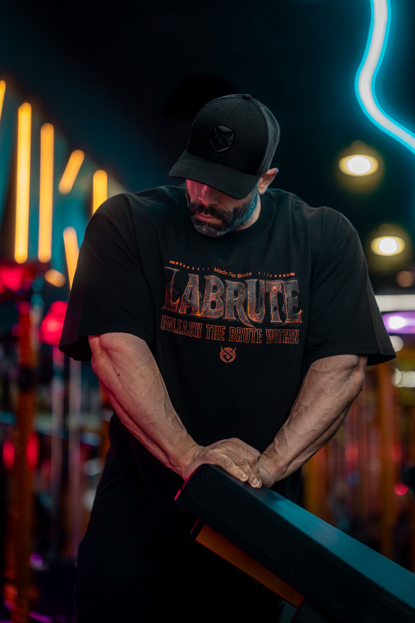 Men tshirt oversized vintage noir Labrute  pour le gym ou de tous les jours, design au Canada, produit du Québec, parfait pour les bodybuilders, la musculation, graphique style cartoon rock metal, power within collection, pour un fort mindset , très confortable durable doux et de qualité,Labrute vintage black oversized t-shirt for the gym or everyday, design in Canada, product from Quebec, perfect for bodybuilders, bodybuilding, cartoon rock metal style graphic, power within collection, for a strong mindset