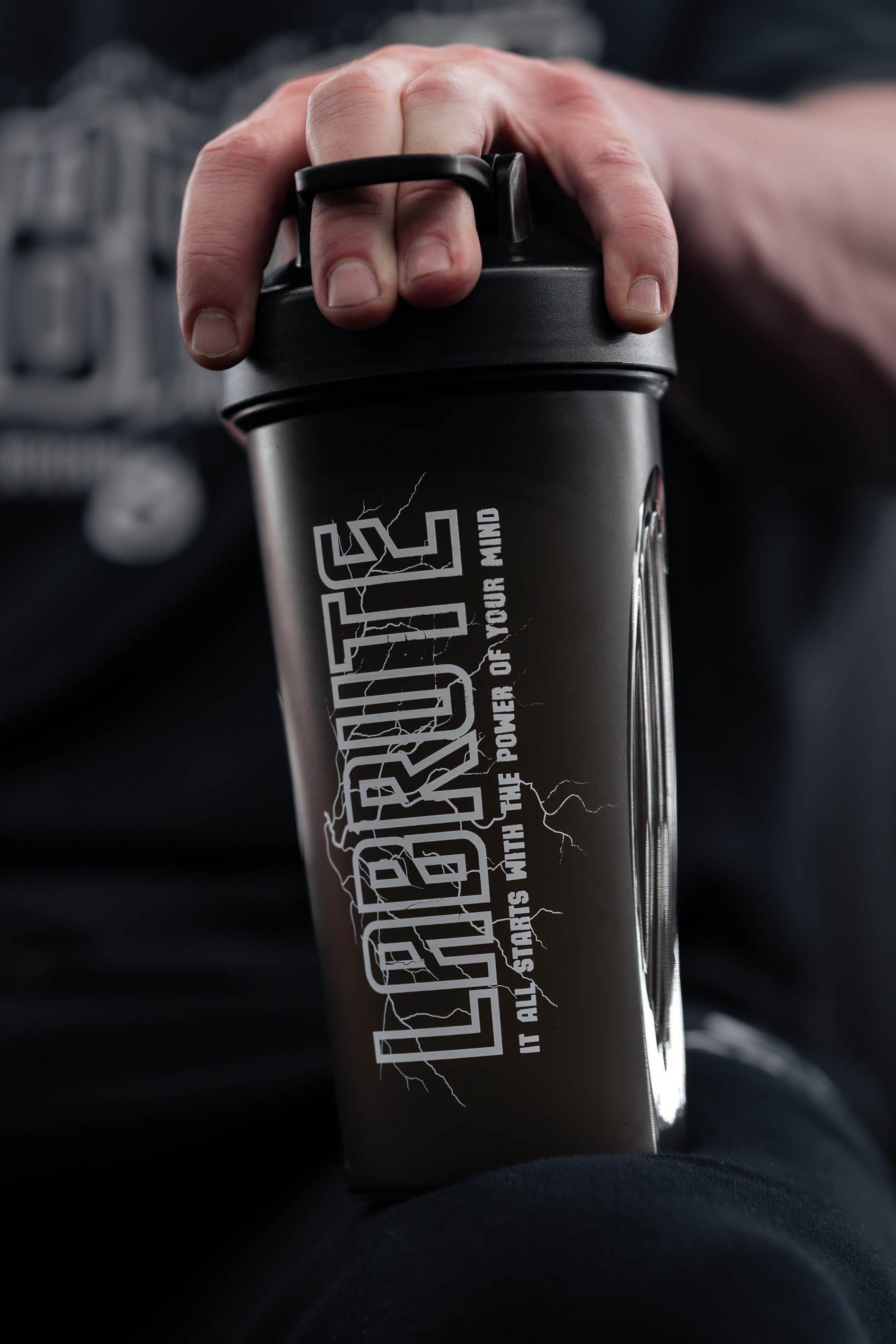 SHAKER DE SPORT LABRUTE NOIR AVEC LOGO IMPRIMÉ BLANC, ACCESSOIRE FITNESS, QUEBEC,CANADA, POUR LE GYM, POUR LE SPORT, BOUTEILLE D'EAU, BOTTLE OF WATER,BLACK,  LABRUTE NATION